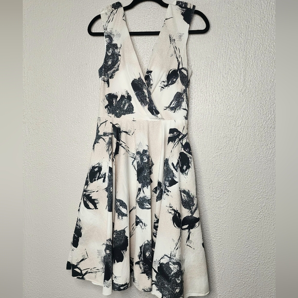 Christian Siriano Full Floral Skirt Dress Off-White and Black Size 12 - Picture 2 of 10